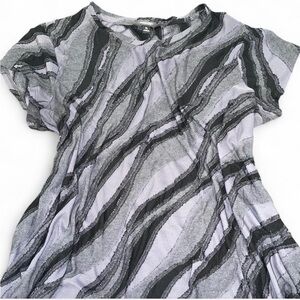 Simply Vera Vera Wang— Abstract Black and Gray tunic top
